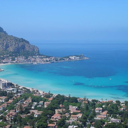 Mondello Luxury Apartment On The Beach Exterior photo