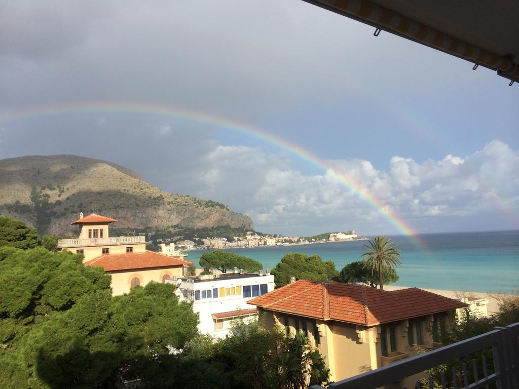 Mondello Luxury Apartment On The Beach Exterior photo