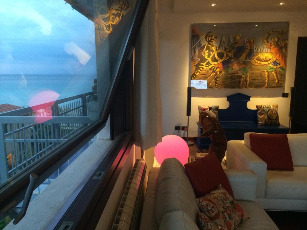Mondello Luxury Apartment On The Beach Exterior photo